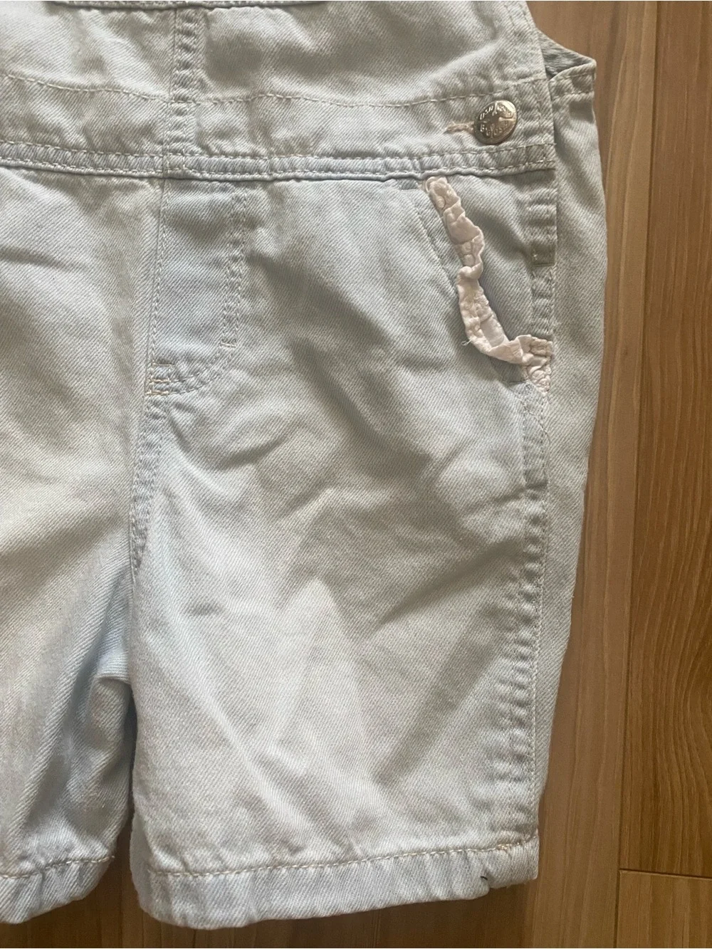 OshKosh B'gosh Light Blue Denim Shortalls with Ruffle Pockets Size 5 Toddler